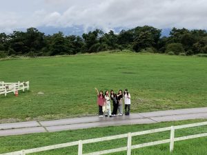 広々とした草原で。