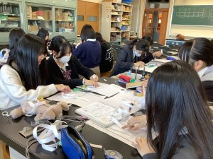 プリントをまとめているところ