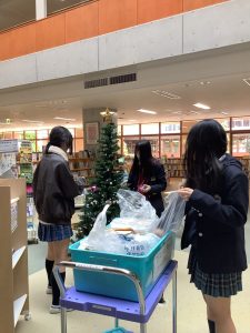クリスマスツリー飾り付け