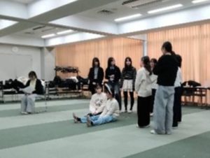 クリスマス訪問劇の練習をしているところ