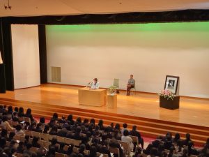 記念礼拝のようす　上から