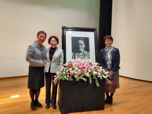 河井先生の写真と共に