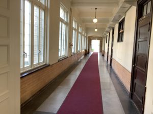 大学のレトロな校舎