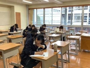 数学の問題に取り組み中