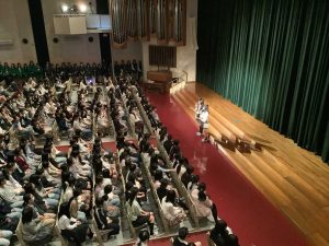 新入生歓迎会の出し物中