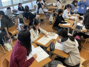 スタディープランナーを使った勉強法の共有をしている様子