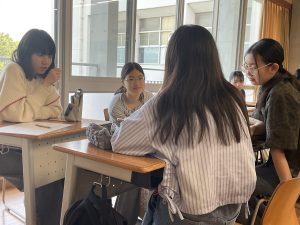 スタディープランナーを使った勉強法の共有をしている様子