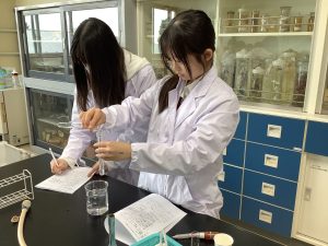 試験管の中身を移す