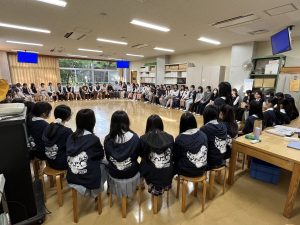 会のようす