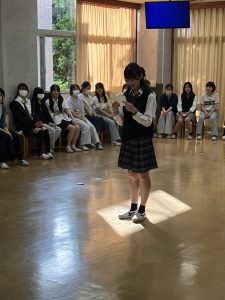 会のようす