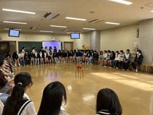 会のようす